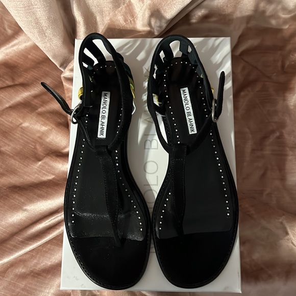 Manolo Blahnik CISSO colorblocked suede sandals.
Flat heel. Size 39 - Picture 5 of 7